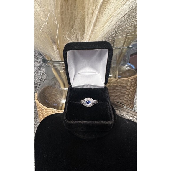Antique 18K White Gold Art Deco Blue Sapphire Ring | Filigree Triangular Accents - Picture 2 of 7